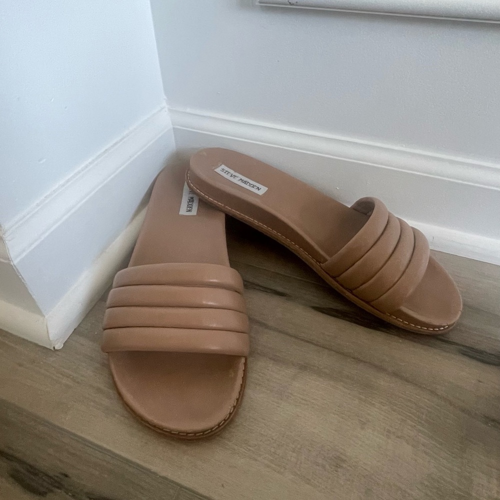 Steve Madden Womens Tan Slides Sandals Size 9.5
